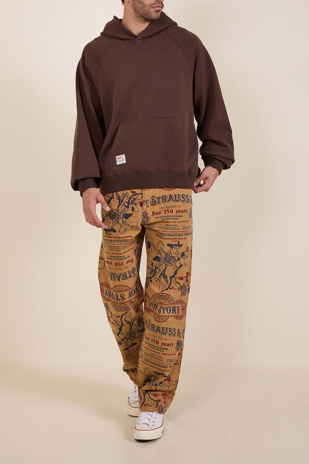 ליוויס X צעצוע של סיפור סווטשירט קפוצ'ון